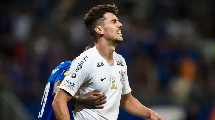 Avelar jogando a final da copa do Brasil contra o Cruzeiro