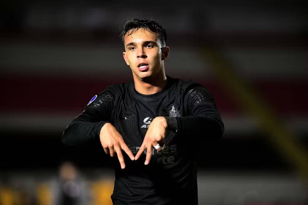 Giovane deixou o Corinthians antes do fim do contrato — Foto: Marcos Ribolli
