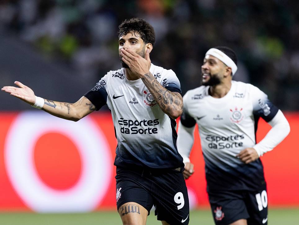 Yuri Alberto joga beijos para torcida que via pela tv após marcar o gol. Foto: Rodrigo Coca/ Agência Corinthians